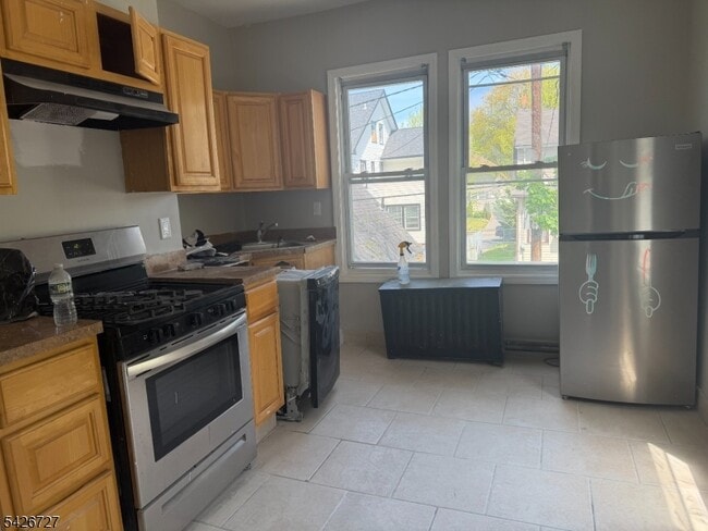 Building Photo - 37 Mapes Ave