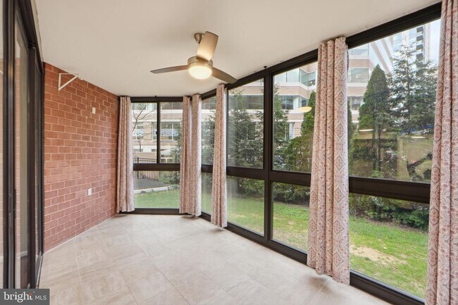 Building Photo - 1001 N Randolph St