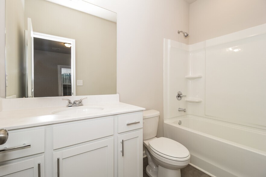 Building Photo - 807 Calvin Pk Dr