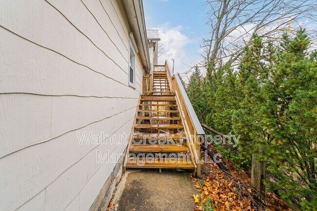 Building Photo - 870 S Main St