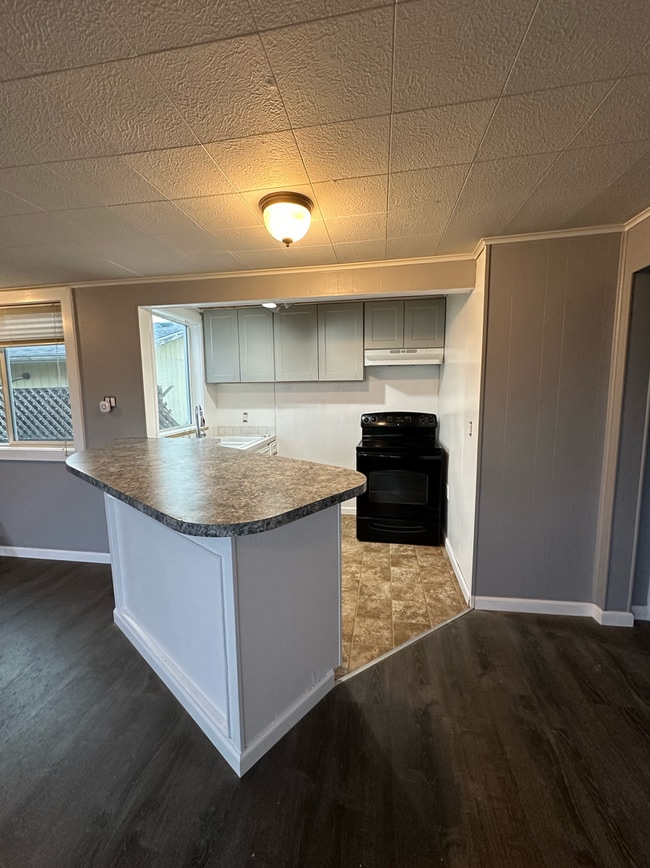 Building Photo - 2 Bedroom Apartment - Blocks From Downtown...