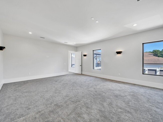 Building Photo - 330 Kelly Plantation Dr