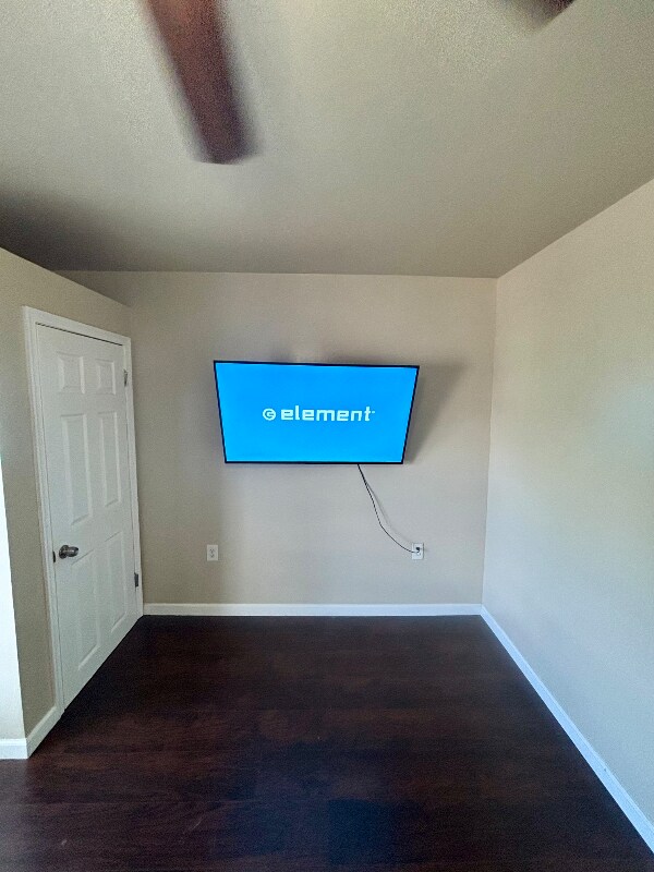 Building Photo - 1520 W Champlost Ave