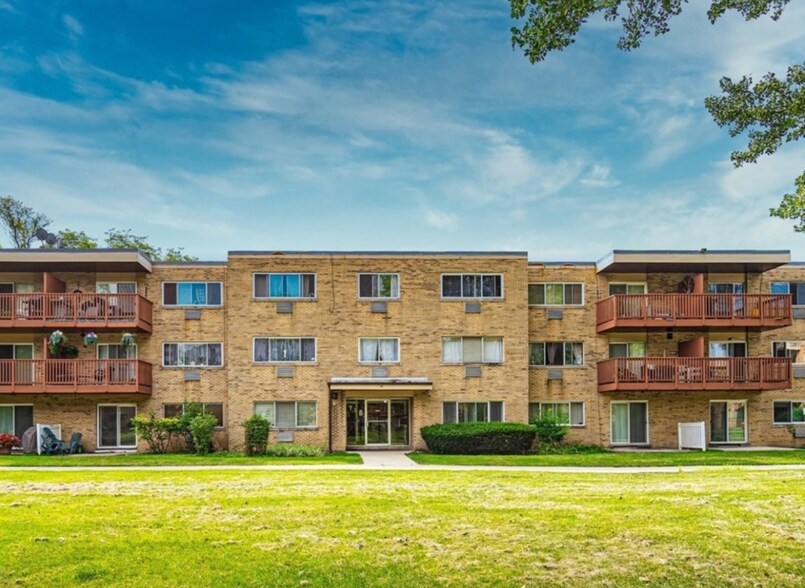 Building Photo - 728 Dempster St