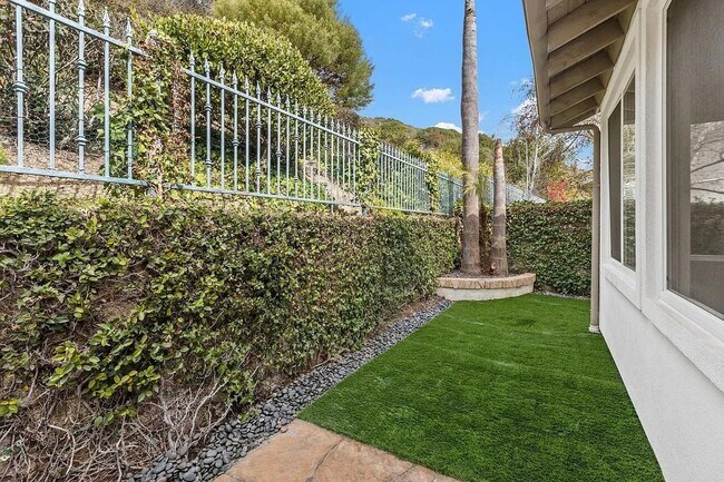 Building Photo - Don't miss out! Gated/Secured 3 br 2 ba home
