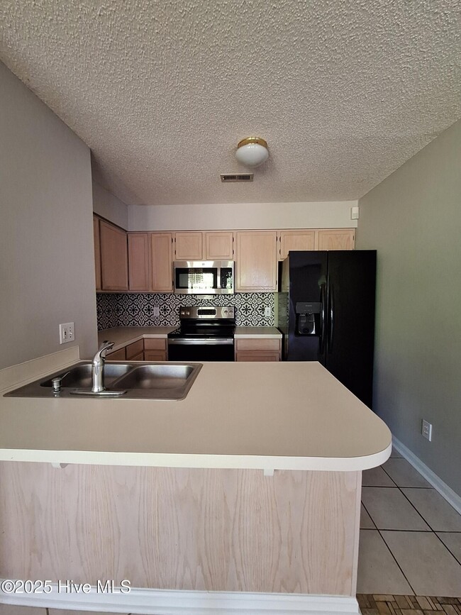 Building Photo - 2922 Mulberry Ln