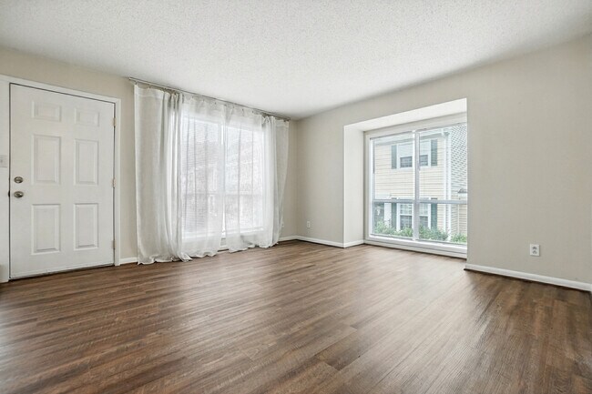 Building Photo - 1101 Surry Ln