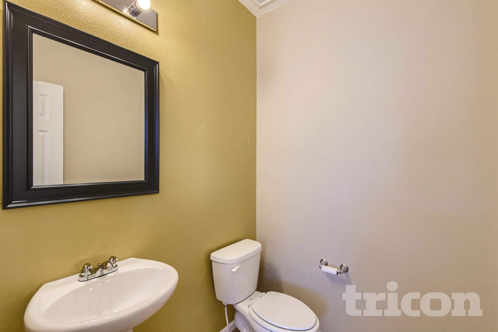 Building Photo - 201 Pear Lake Way