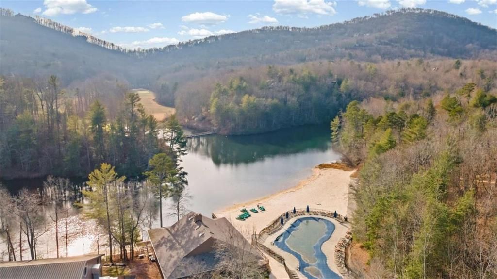 Building Photo - 339 Willow Dr