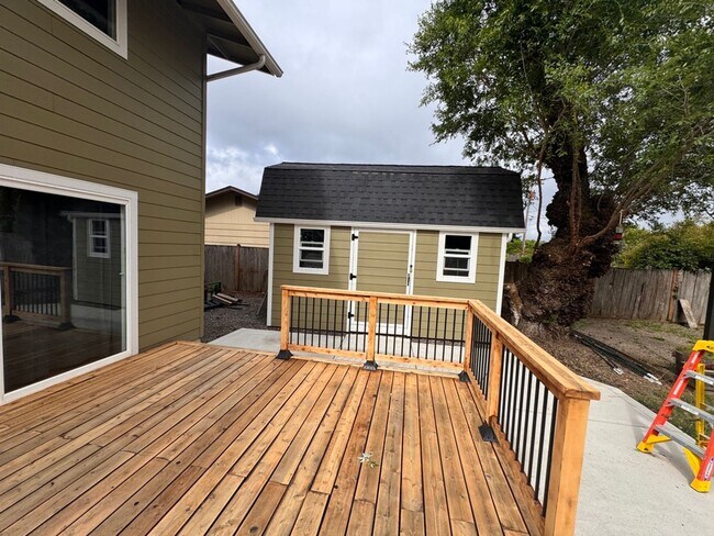 Building Photo - Spacious 4-Bedroom Home in North Springfield