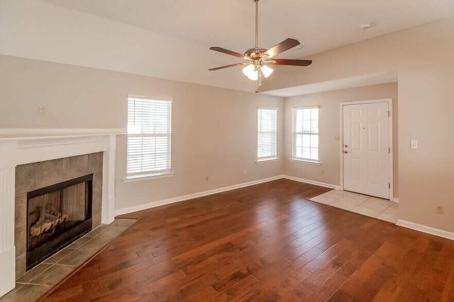 Building Photo - 7677 Fox Hunt Dr E