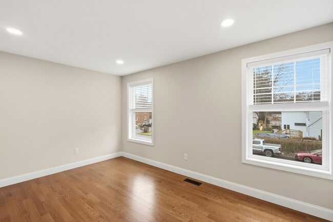 Building Photo - 24 Daytona St