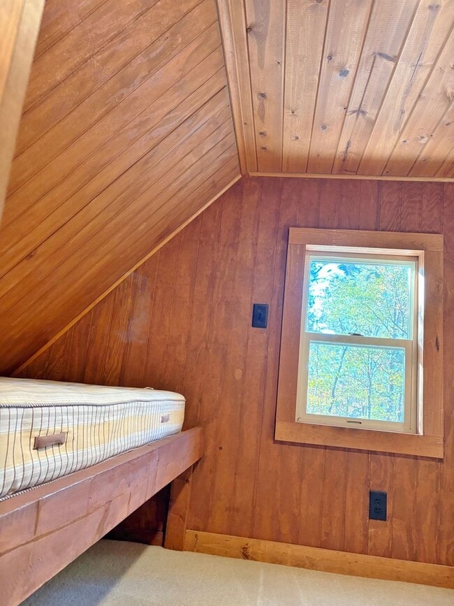 Building Photo - 1 Bedroom, 1 bath House