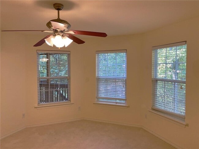 Building Photo - 4 Sullivan Ln