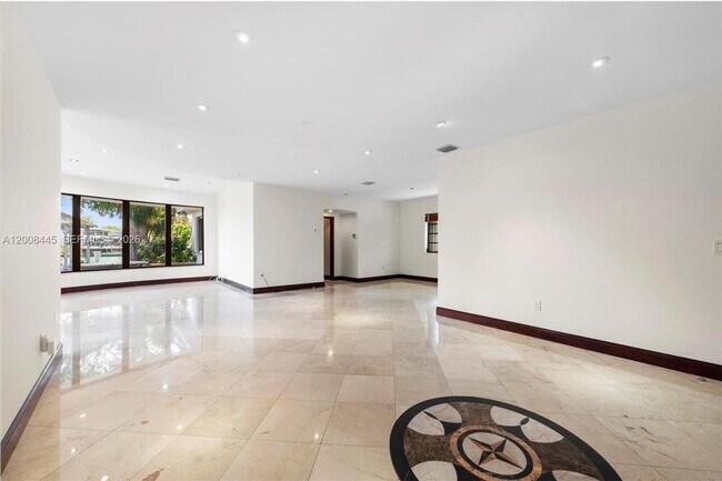 Building Photo - 540 S Shore Dr