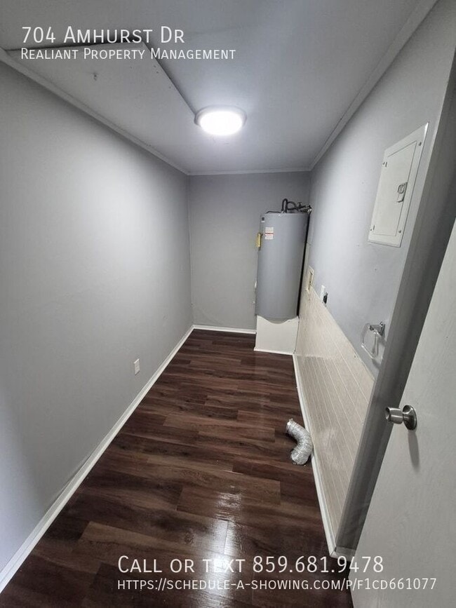 Building Photo - 704 Amhurst Dr