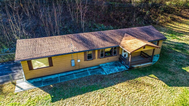 Primary Photo - Newly Remodeled Home near Harris Regional ...