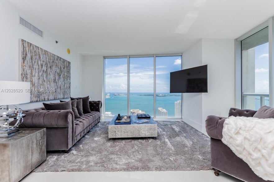 Building Photo - 495 Brickell