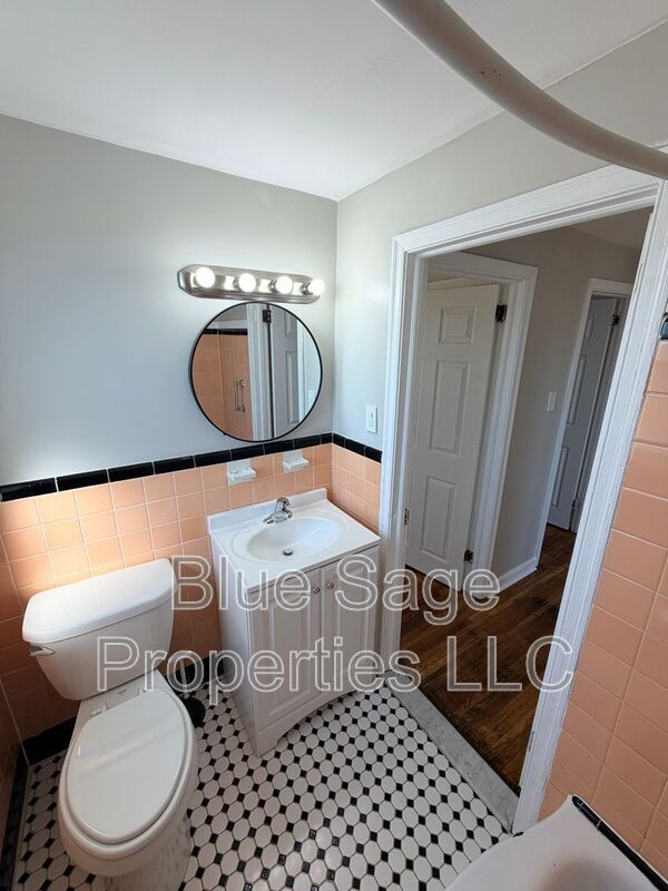 Building Photo - 66 Folcroft Ave