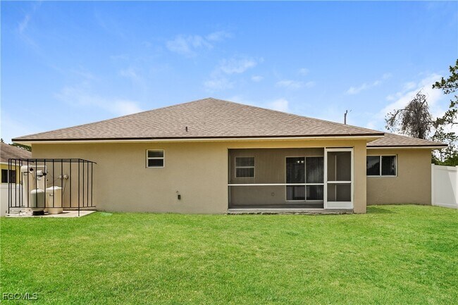 Building Photo - 1056 Summa Blvd