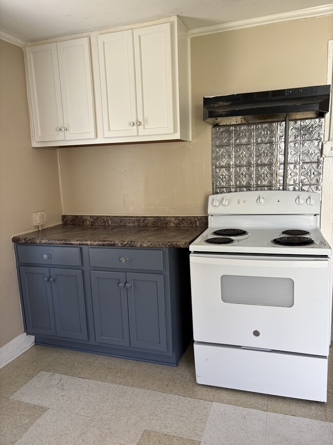 Building Photo - 400 Lamar St