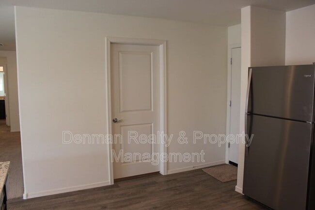 Building Photo - 1552 E Inouye Dr