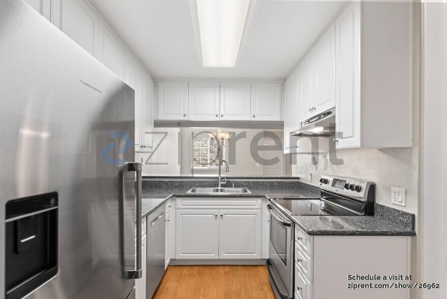 Building Photo - 600 Canyon Oaks Dr