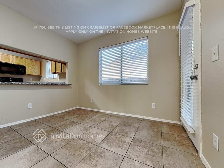 Building Photo - 8802 E University Dr