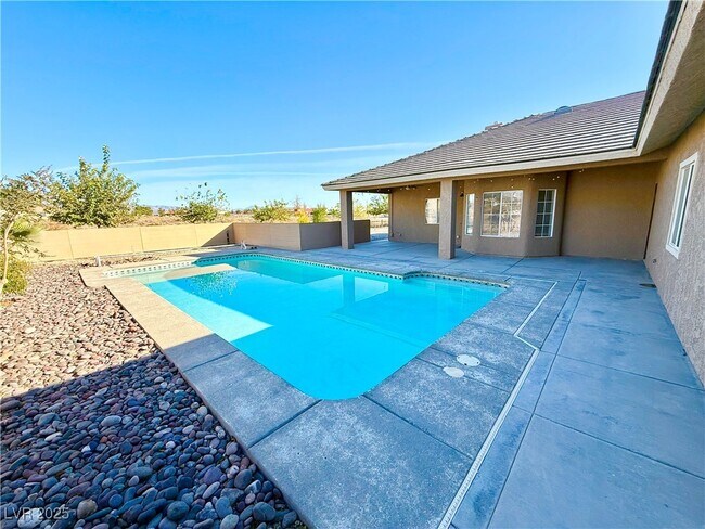 Building Photo - 2370 Deadwood St