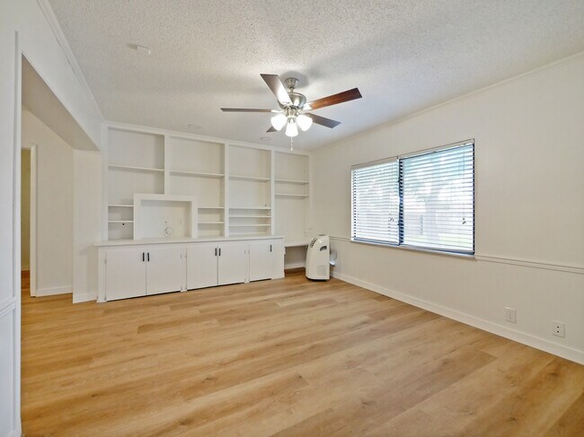 Building Photo - 7970 Glen Abbey Cir