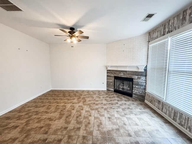 Building Photo - 5466 Scarlet Fields Dr
