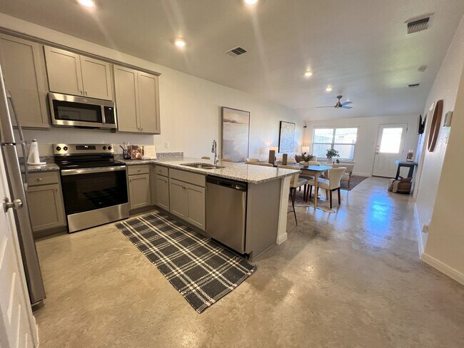 Building Photo - 1239 Concord Dr