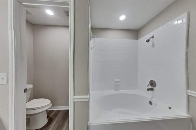 Building Photo - 19018 Oakway Dr