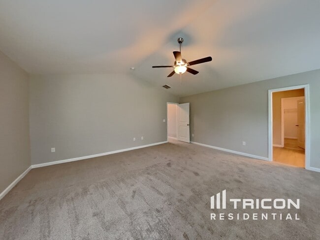 Building Photo - 151 N Great White Way