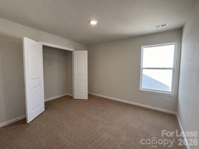 Building Photo - 3003 Cres Lk Ln