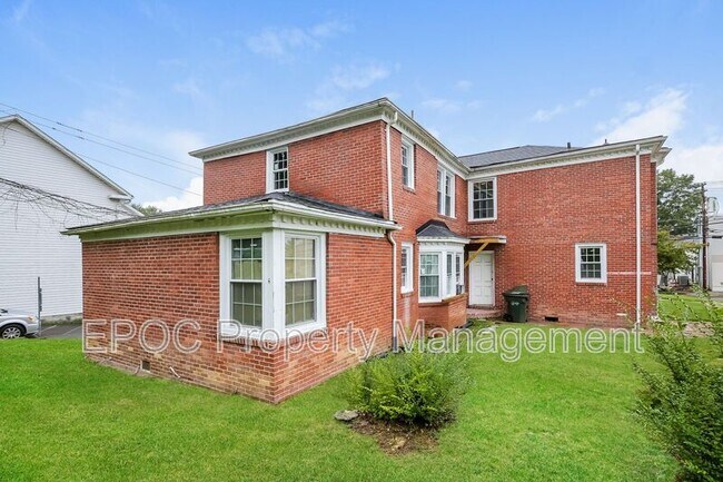 Building Photo - 517 Willow St