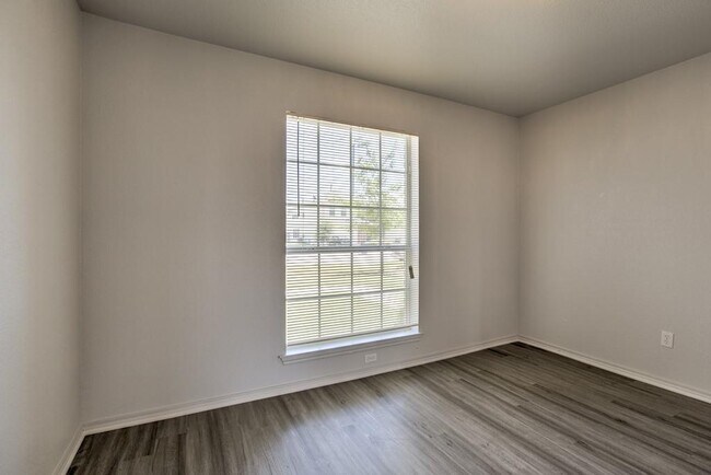 Building Photo - 1108 Blewett Dr