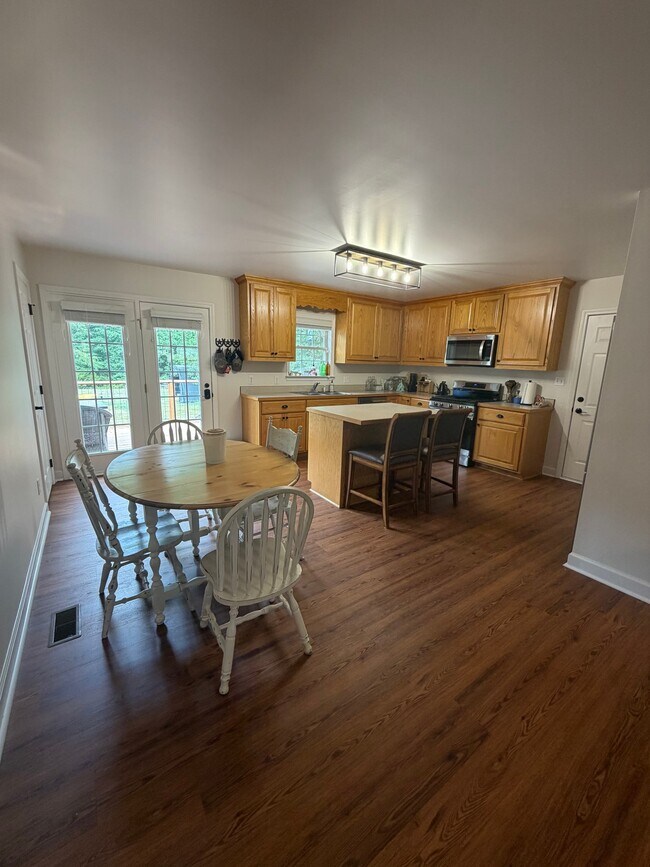 Building Photo - 1523 NC-86
