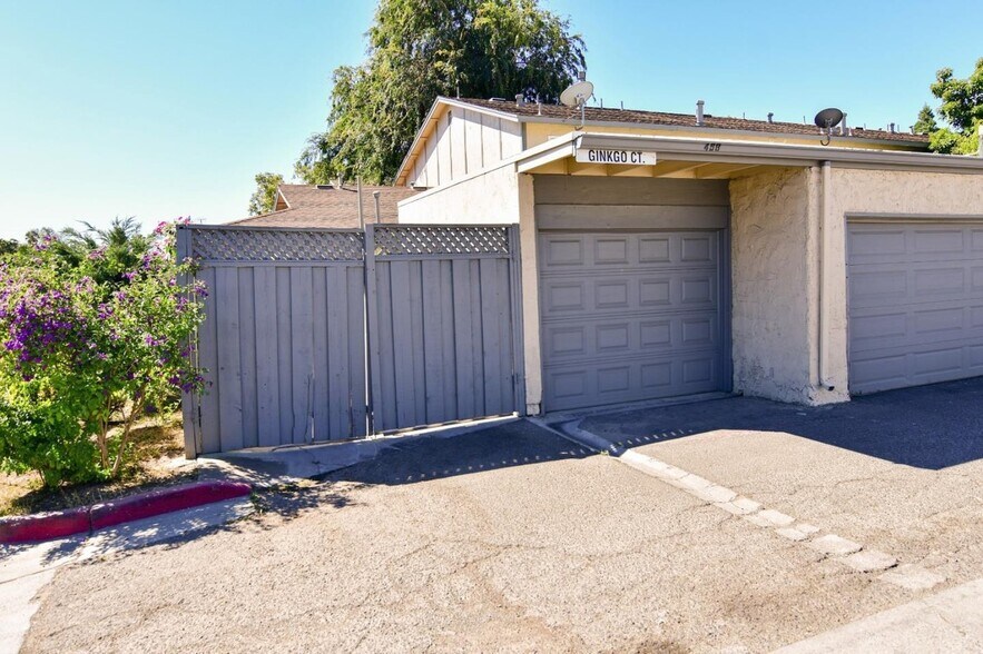 Building Photo - 498 Ginkgo Ct