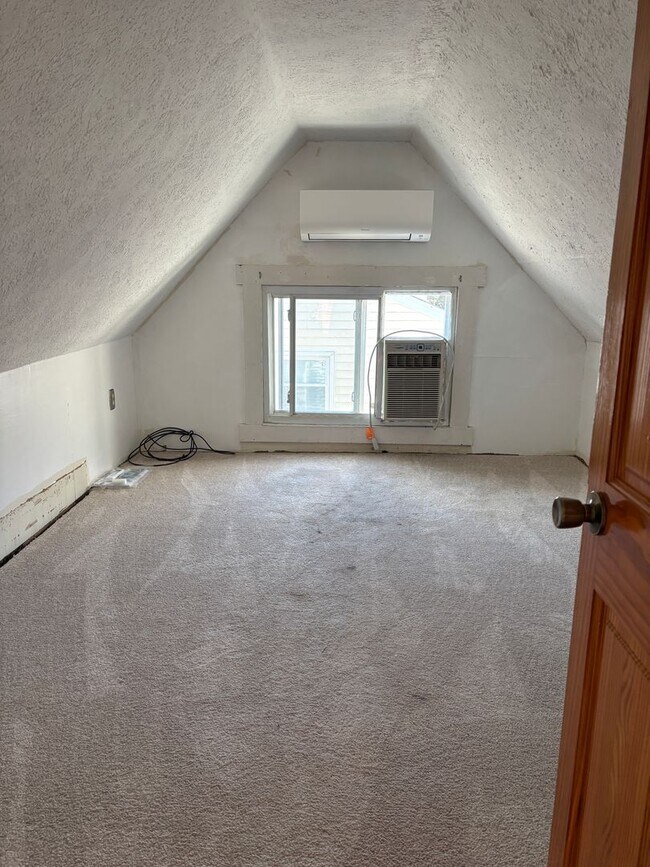 Building Photo - 14 W Carrollton Ave