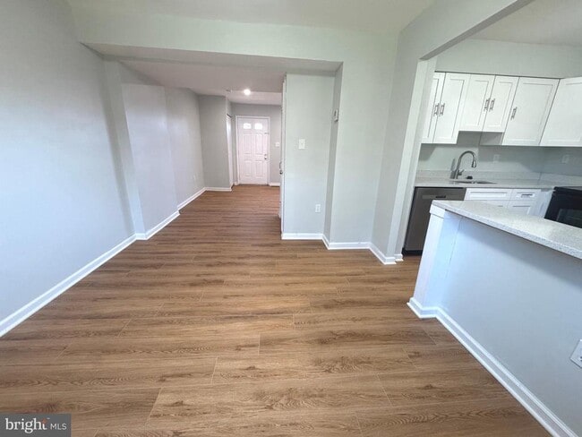 Building Photo - 4826 Grand Bend Dr