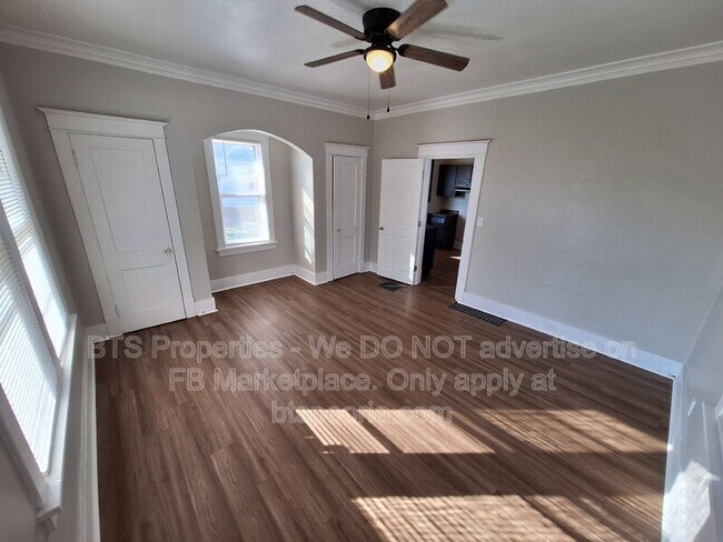 Building Photo - 608 W Loucks Ave