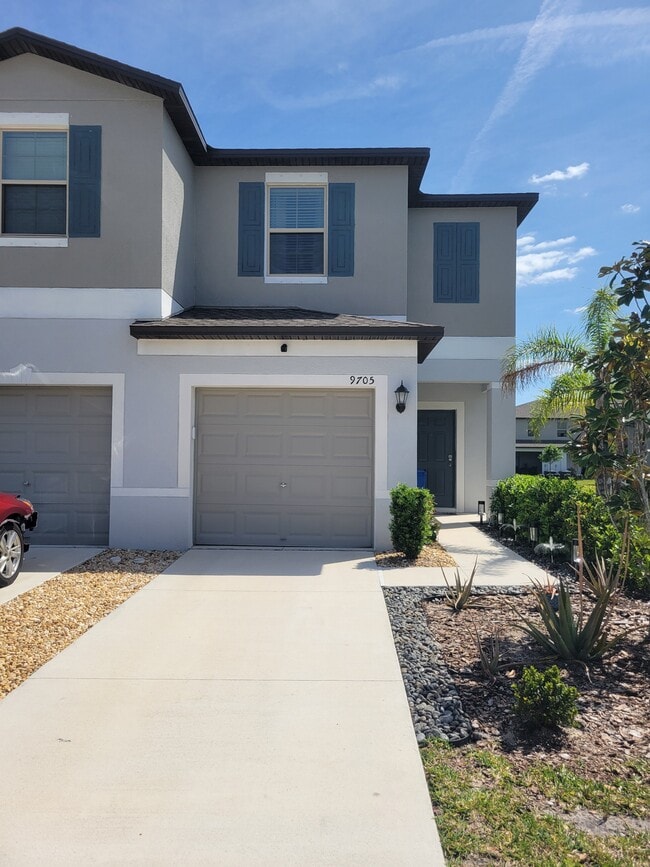 Primary Photo - 9705 Pembrooke Pines Dr
