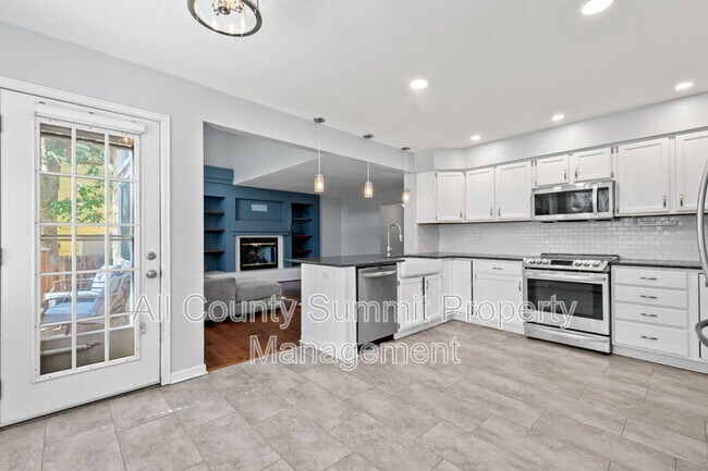 Building Photo - 7290 S Pierson St