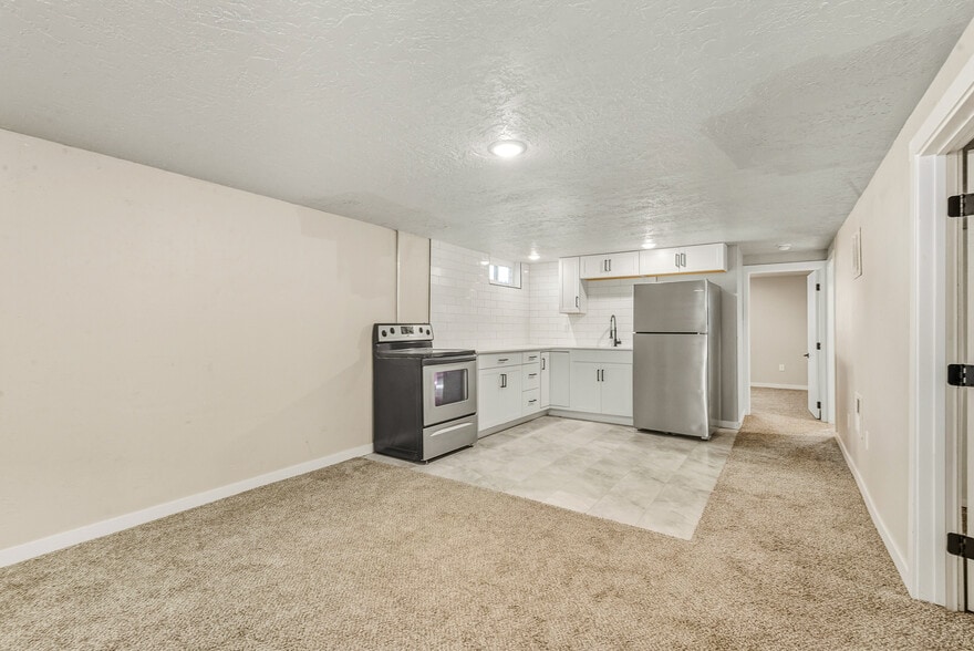 Building Photo - 2020 W Bedford Dr