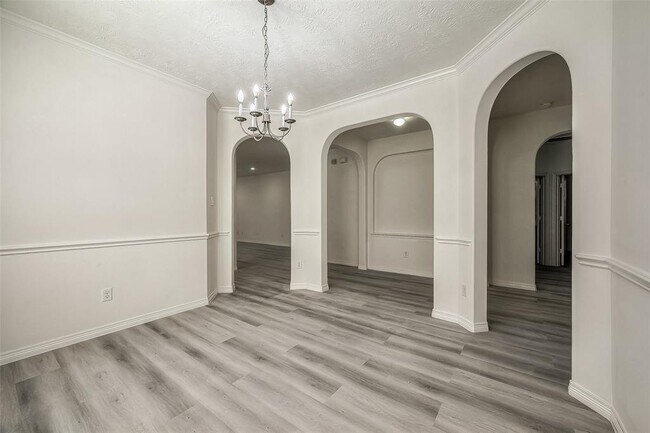 Building Photo - 520 West Fork