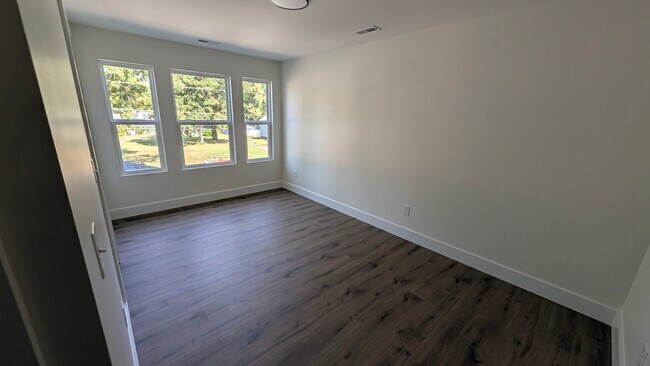 Building Photo - 2544 Selma Ave