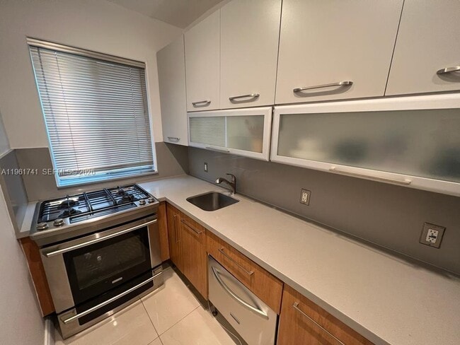 Building Photo - 526 15th St