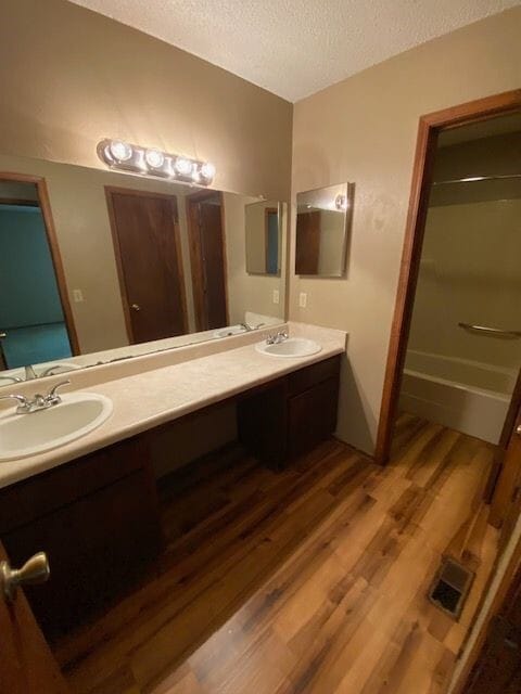 Building Photo - 776 N Storer Ave