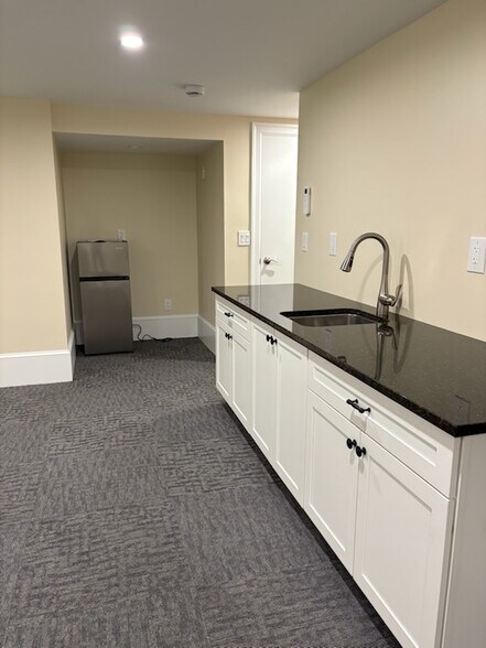 Building Photo - 21 S Clinton St